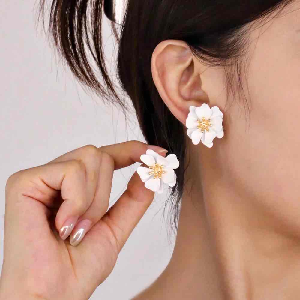 Image of an earring - Simple Flower Studs by Zuzus Trove